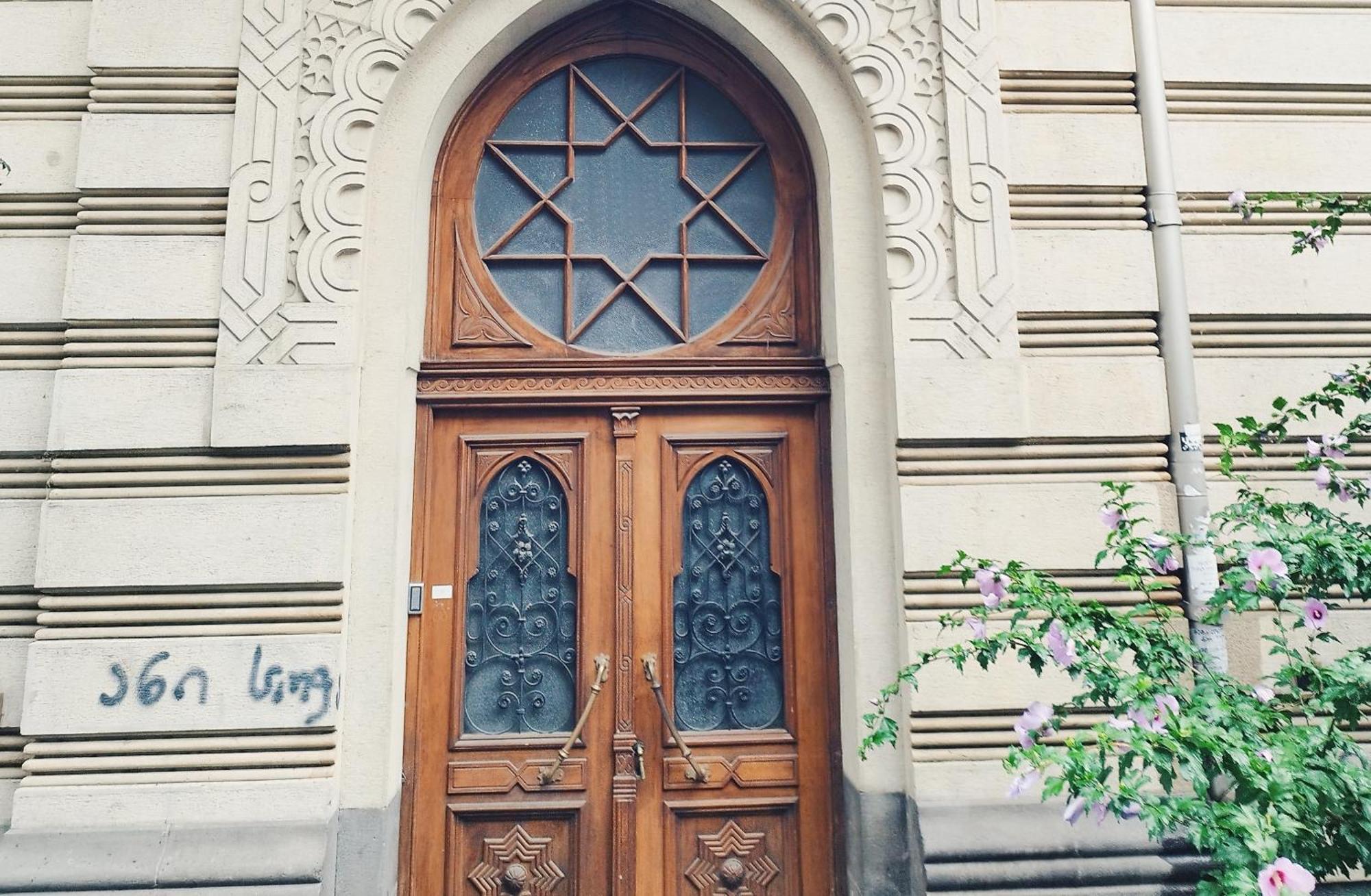 Sofiko Apartment In A Legendary Building Тбилиси Экстерьер фото